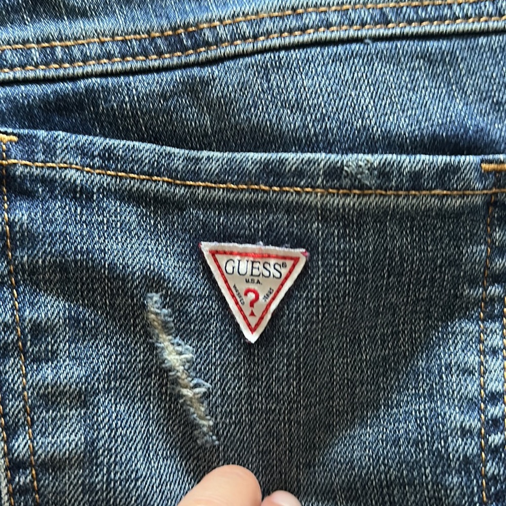 Guess Shorts - Picture 3 of 4